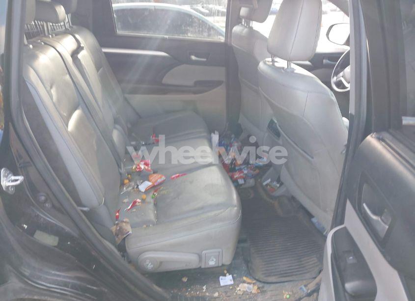 Photo 8 of 2017 Toyota Highlander XLE (VIN 5TDJZRFH9HS411997)