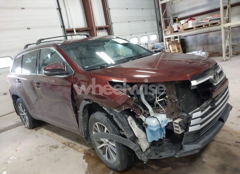 2017 Toyota Highlander XLE (VIN 5TDJZRFH9HS459886) main photo
