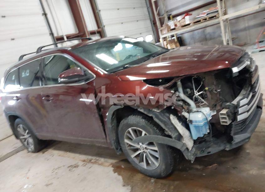 Photo 13 of 2017 Toyota Highlander XLE (VIN 5TDJZRFH9HS459886)