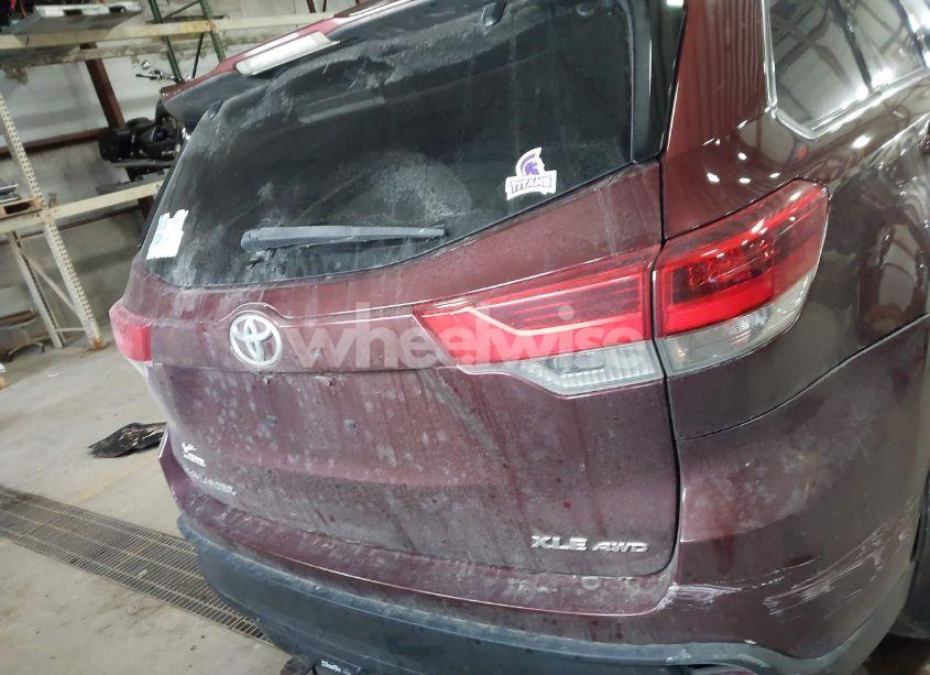 Photo 16 of 2017 Toyota Highlander XLE (VIN 5TDJZRFH9HS459886)