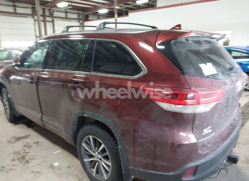 Photo 3 of 2017 Toyota Highlander XLE (VIN 5TDJZRFH9HS459886)