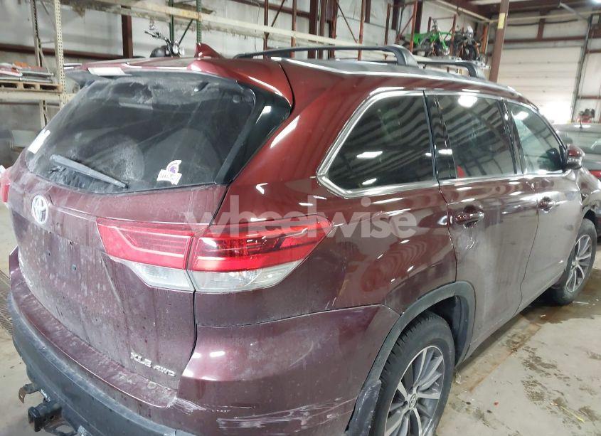 Photo 4 of 2017 Toyota Highlander XLE (VIN 5TDJZRFH9HS459886)