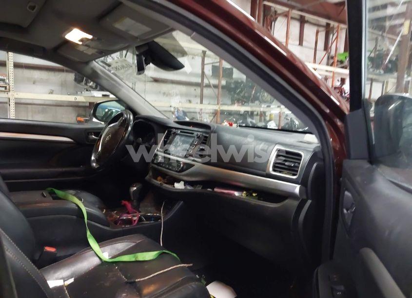 Photo 5 of 2017 Toyota Highlander XLE (VIN 5TDJZRFH9HS459886)