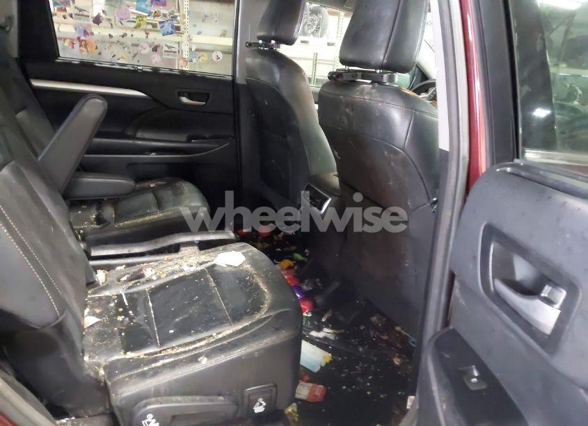 Photo 8 of 2017 Toyota Highlander XLE (VIN 5TDJZRFH9HS459886)