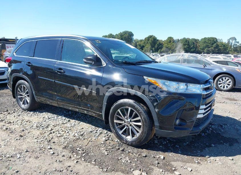 2017 Toyota Highlander XLE (VIN 5TDJZRFH9HS474226) main photo
