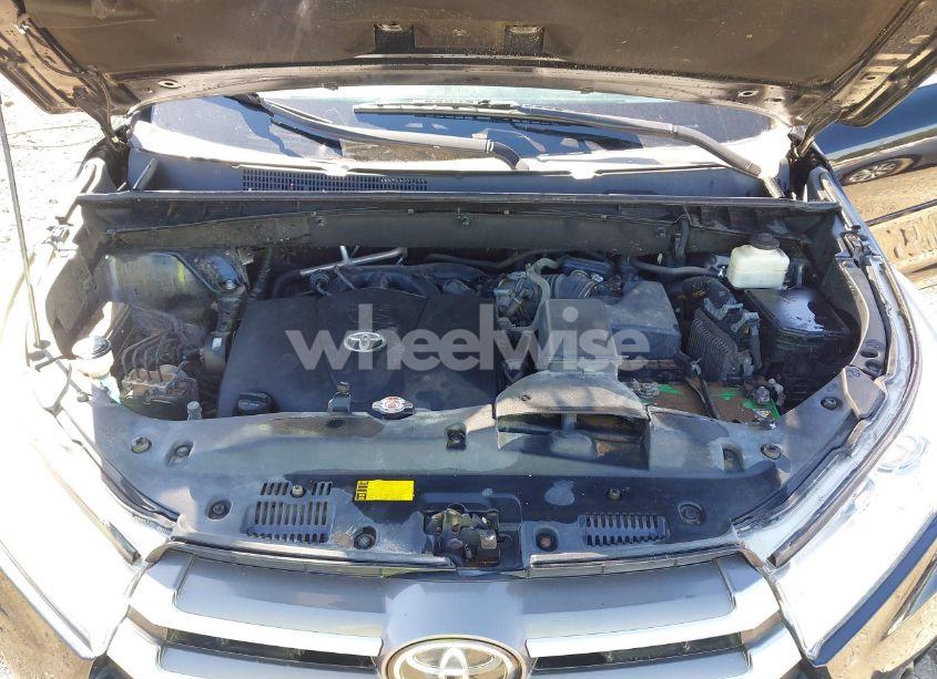 Photo 10 of 2017 Toyota Highlander XLE (VIN 5TDJZRFH9HS474226)