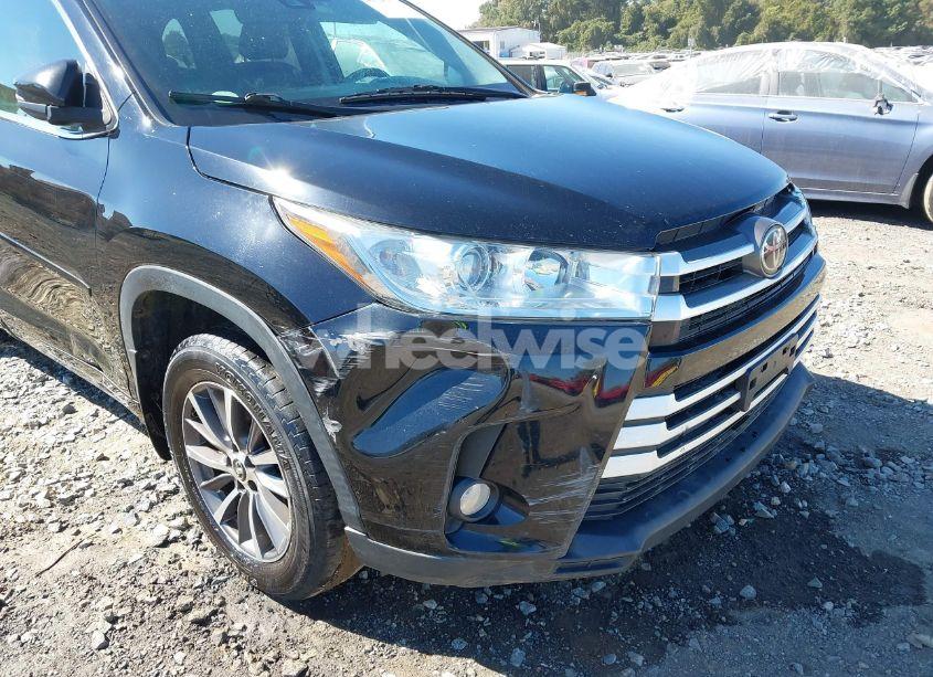Photo 11 of 2017 Toyota Highlander XLE (VIN 5TDJZRFH9HS474226)