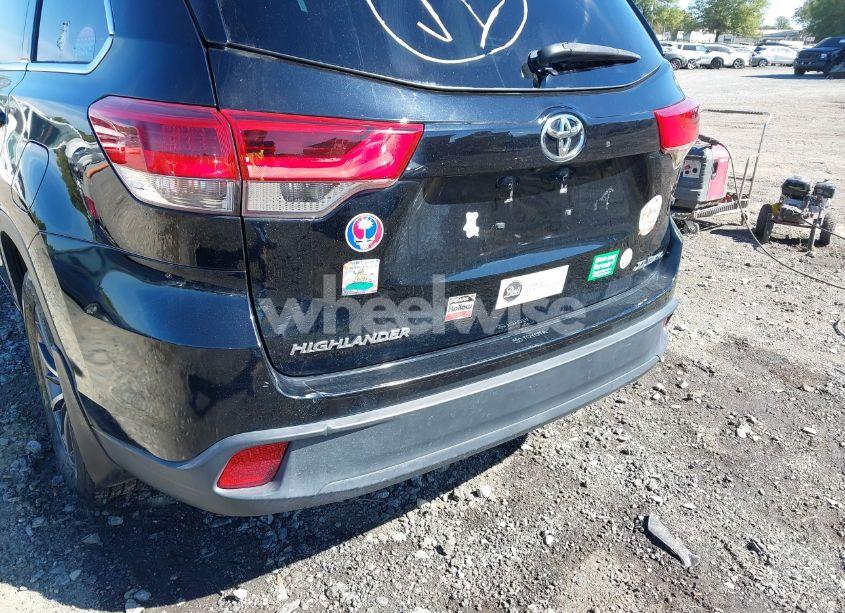 Photo 13 of 2017 Toyota Highlander XLE (VIN 5TDJZRFH9HS474226)