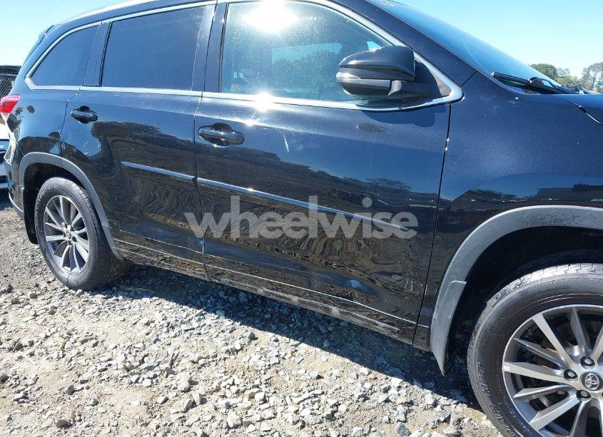 Photo 6 of 2017 Toyota Highlander XLE (VIN 5TDJZRFH9HS474226)