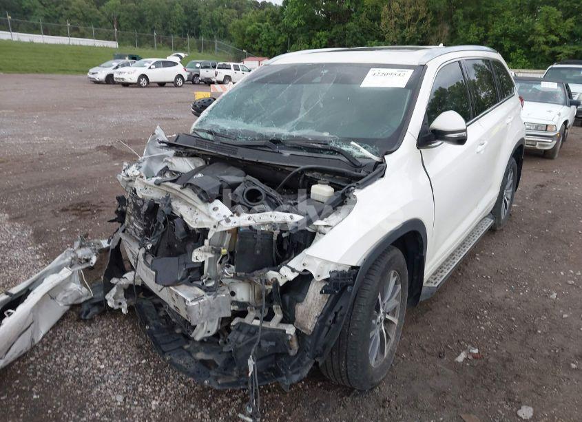 Photo 6 of 2017 Toyota Highlander XLE (VIN 5TDJZRFH9HS515504)