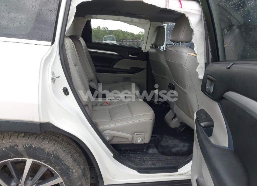 Photo 8 of 2017 Toyota Highlander XLE (VIN 5TDJZRFH9HS515504)