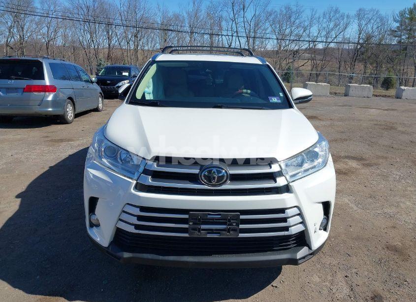 Photo 12 of 2017 Toyota Highlander XLE (VIN 5TDJZRFH9HS519911)