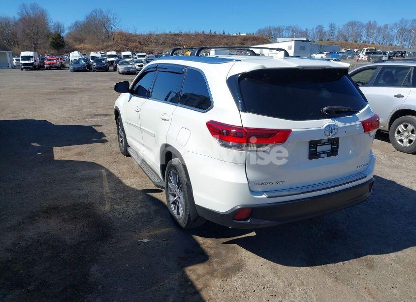 Photo 3 of 2017 Toyota Highlander XLE (VIN 5TDJZRFH9HS519911)