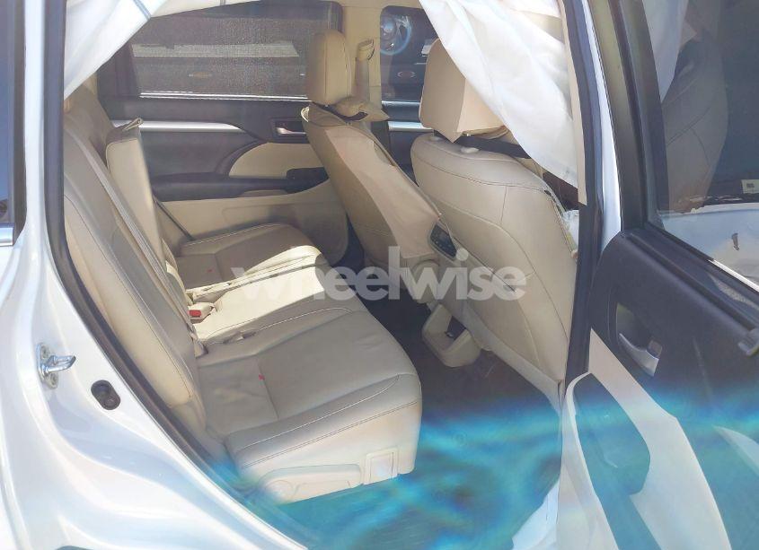 Photo 8 of 2017 Toyota Highlander XLE (VIN 5TDJZRFH9HS519911)