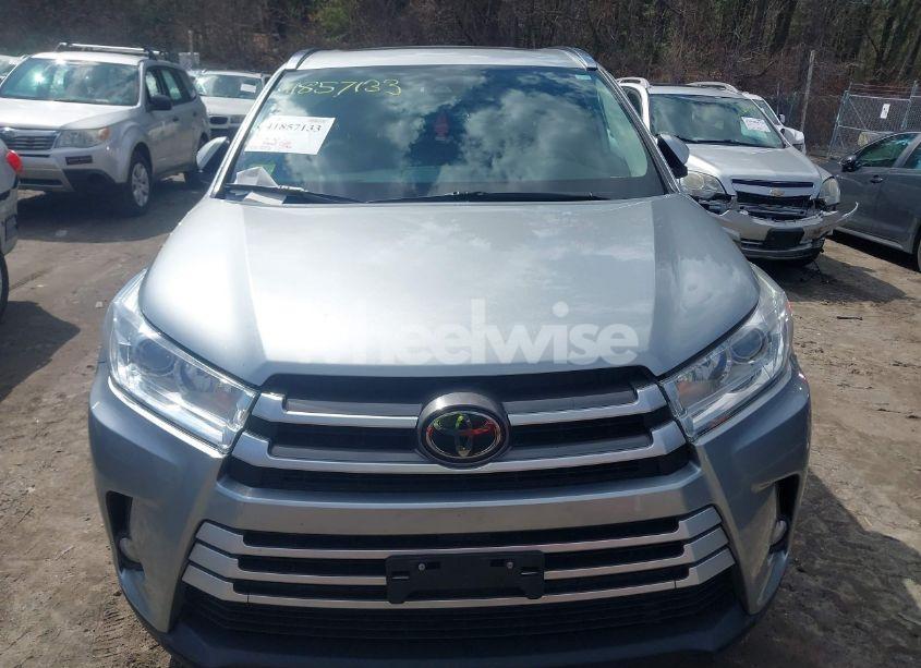 Photo 12 of 2018 Toyota Highlander XLE (VIN 5TDJZRFH9JS523334)