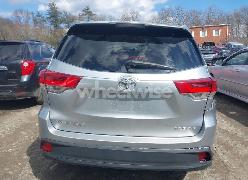 Photo 16 of 2018 Toyota Highlander XLE (VIN 5TDJZRFH9JS523334)