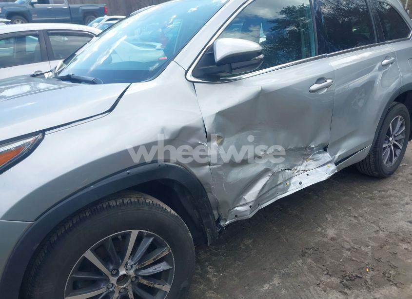 Photo 6 of 2018 Toyota Highlander XLE (VIN 5TDJZRFH9JS523334)