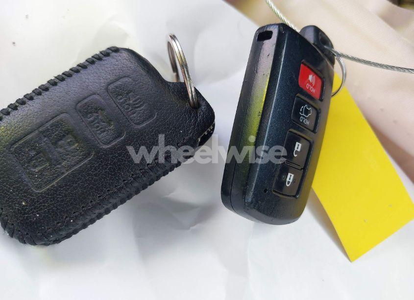 Photo 11 of 2018 Toyota Highlander SE (VIN 5TDJZRFH9JS551134)