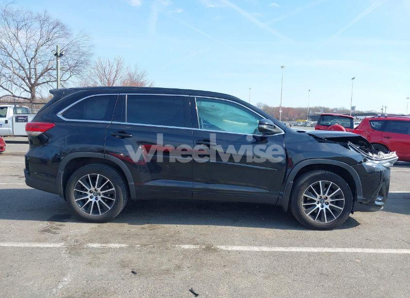 Photo 13 of 2018 Toyota Highlander SE (VIN 5TDJZRFH9JS551134)