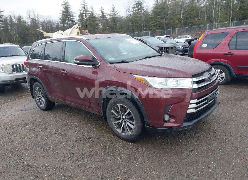 2018 Toyota Highlander XLE (VIN 5TDJZRFH9JS800208) main photo