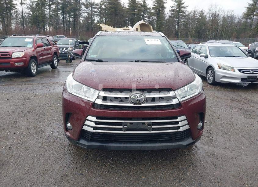 Photo 12 of 2018 Toyota Highlander XLE (VIN 5TDJZRFH9JS800208)