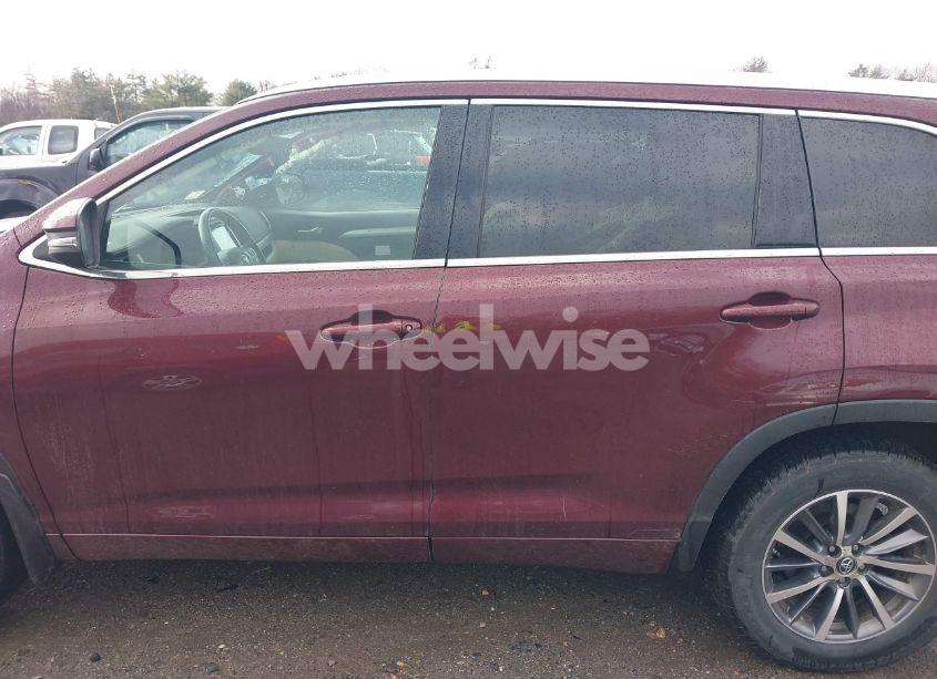 Photo 14 of 2018 Toyota Highlander XLE (VIN 5TDJZRFH9JS800208)