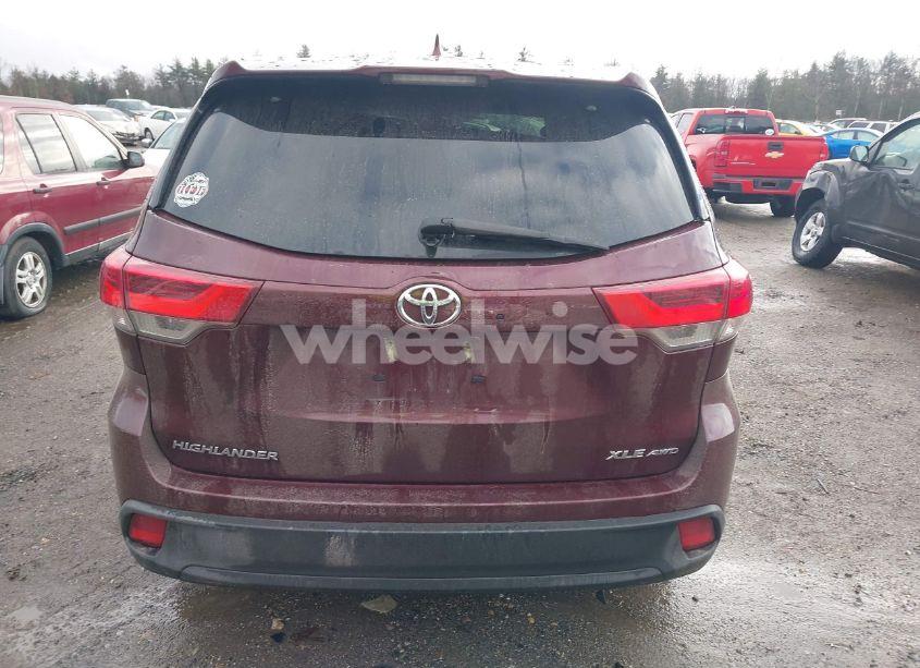 Photo 16 of 2018 Toyota Highlander XLE (VIN 5TDJZRFH9JS800208)