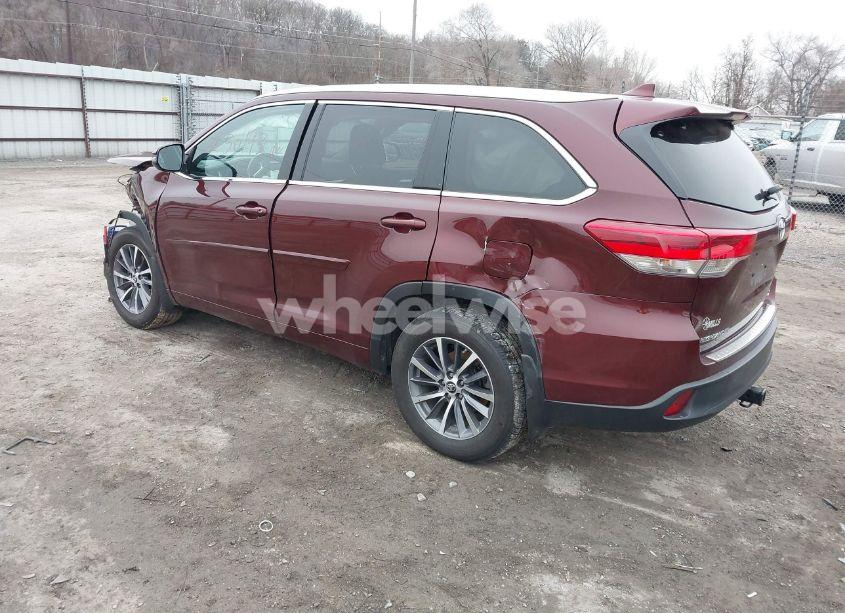 Photo 3 of 2018 Toyota Highlander XLE (VIN 5TDJZRFH9JS845648)