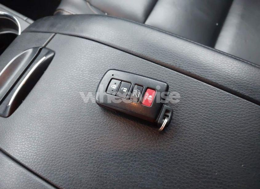 Photo 11 of 2018 Toyota Highlander XLE (VIN 5TDJZRFH9JS877919)