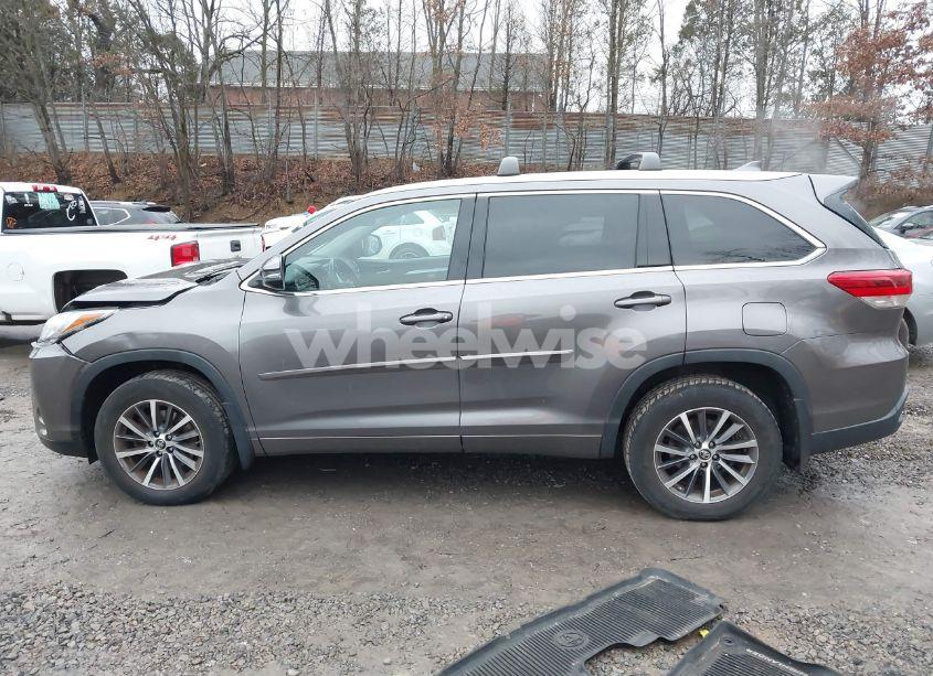 Photo 14 of 2018 Toyota Highlander XLE (VIN 5TDJZRFH9JS877919)