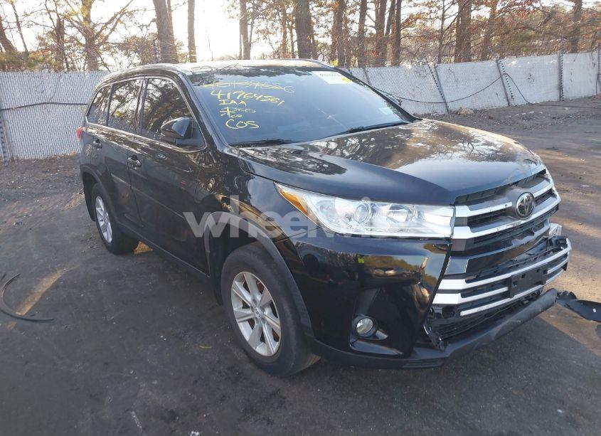2019 Toyota Highlander XLE (VIN 5TDJZRFH9KS598021) main photo
