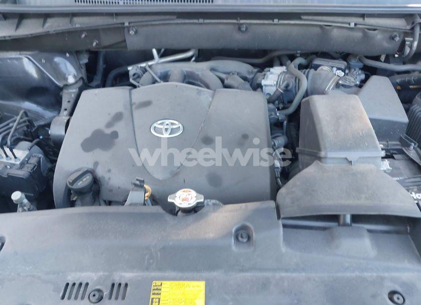 Photo 10 of 2019 Toyota Highlander XLE (VIN 5TDJZRFH9KS598021)