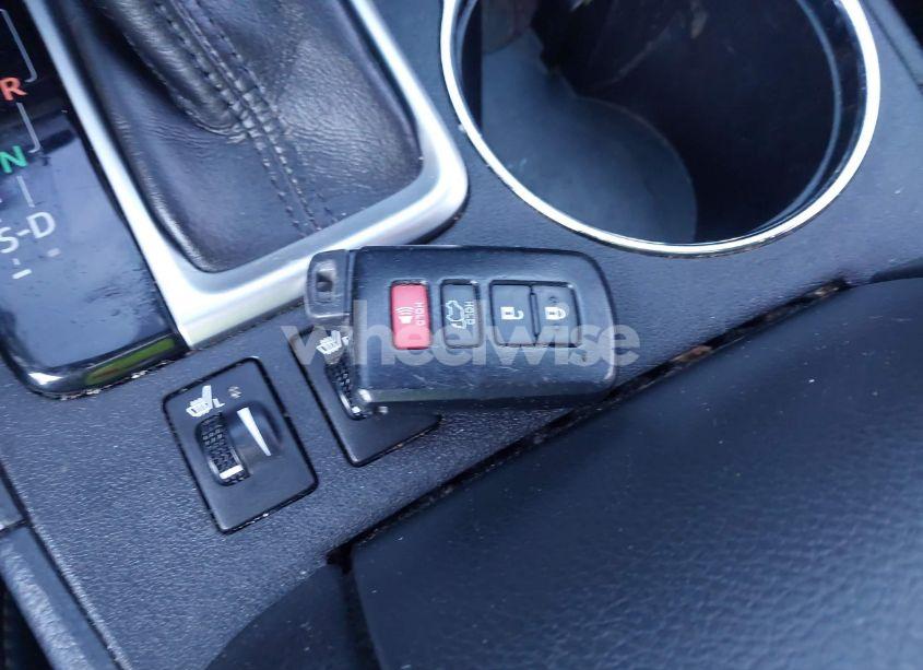 Photo 11 of 2019 Toyota Highlander XLE (VIN 5TDJZRFH9KS598021)