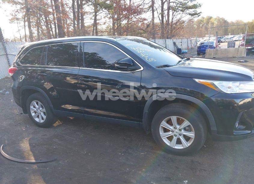 Photo 13 of 2019 Toyota Highlander XLE (VIN 5TDJZRFH9KS598021)