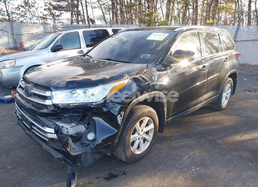 Photo 2 of 2019 Toyota Highlander XLE (VIN 5TDJZRFH9KS598021)