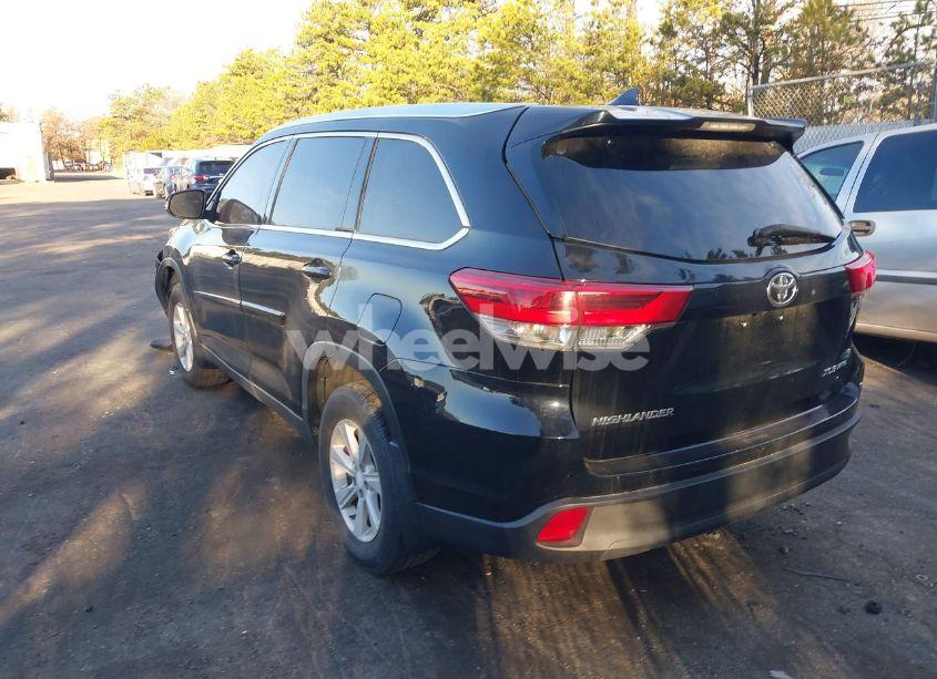 Photo 3 of 2019 Toyota Highlander XLE (VIN 5TDJZRFH9KS598021)