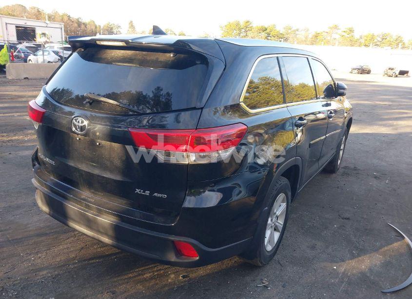 Photo 4 of 2019 Toyota Highlander XLE (VIN 5TDJZRFH9KS598021)