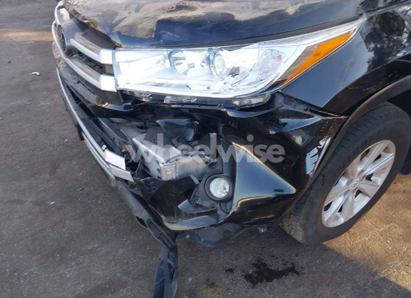 Photo 6 of 2019 Toyota Highlander XLE (VIN 5TDJZRFH9KS598021)