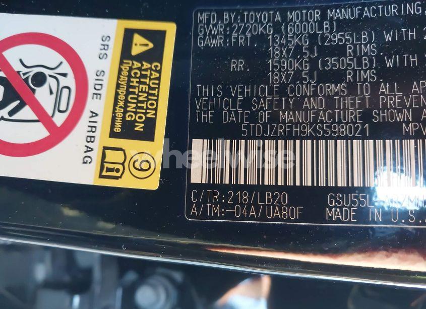 Photo 9 of 2019 Toyota Highlander XLE (VIN 5TDJZRFH9KS598021)