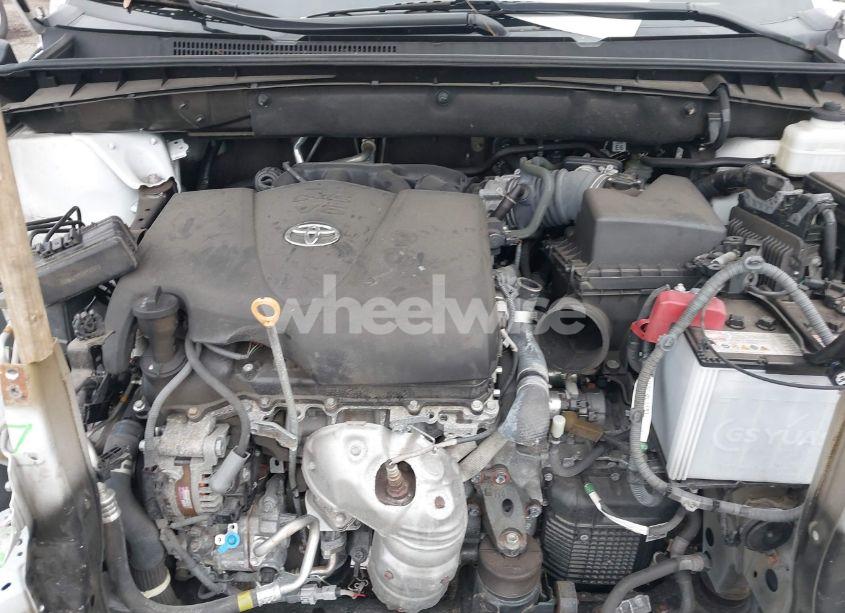 Photo 10 of 2019 Toyota Highlander XLE (VIN 5TDJZRFH9KS598746)