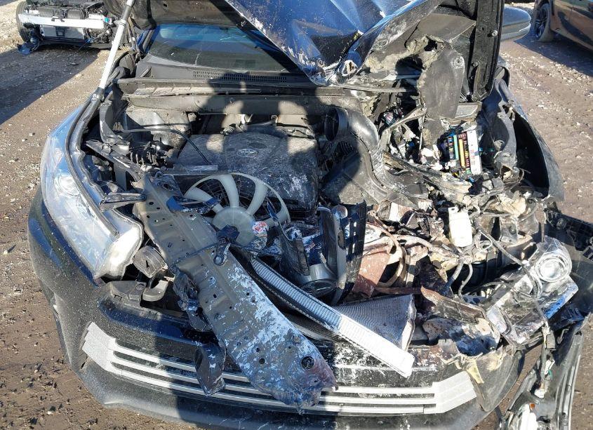 Photo 10 of 2019 Toyota Highlander XLE (VIN 5TDJZRFH9KS611740)