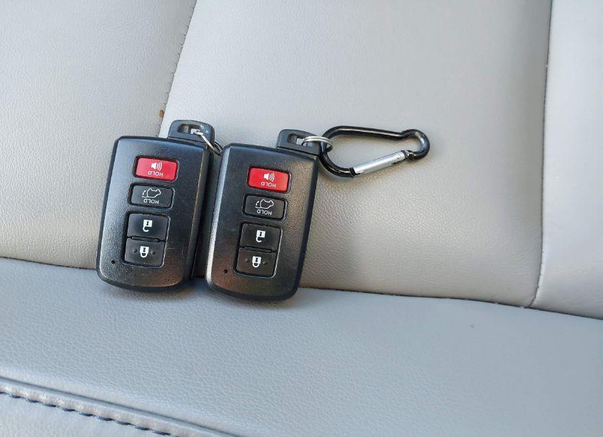 Photo 11 of 2019 Toyota Highlander XLE (VIN 5TDJZRFH9KS611740)