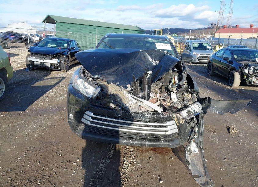 Photo 12 of 2019 Toyota Highlander XLE (VIN 5TDJZRFH9KS611740)