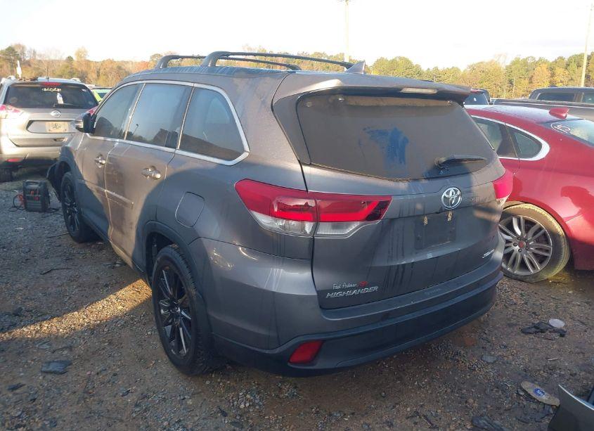 Photo 3 of 2019 Toyota Highlander SE (VIN 5TDJZRFH9KS622916)