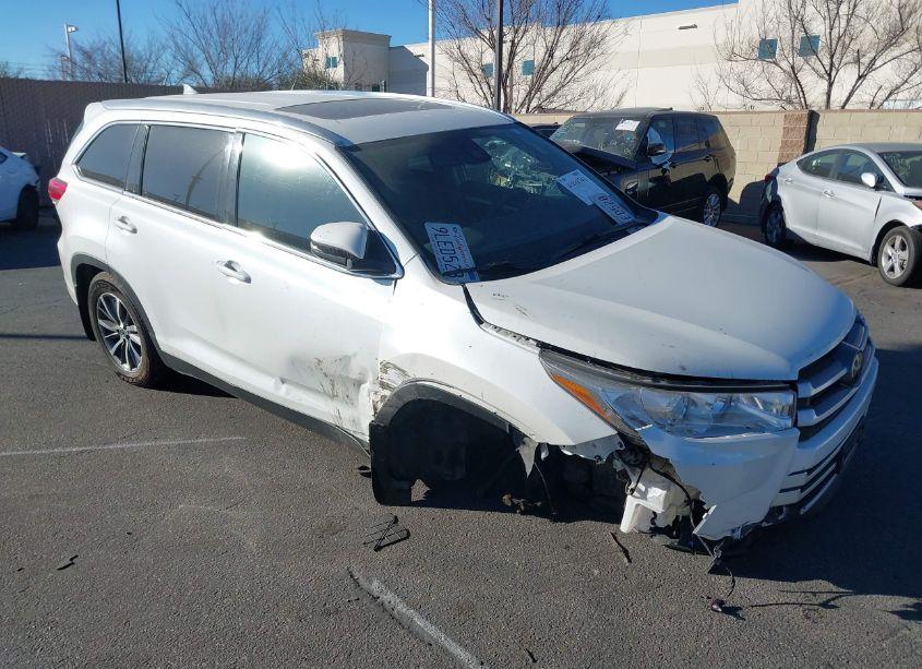 2019 Toyota Highlander XLE (VIN 5TDJZRFH9KS731473) main photo