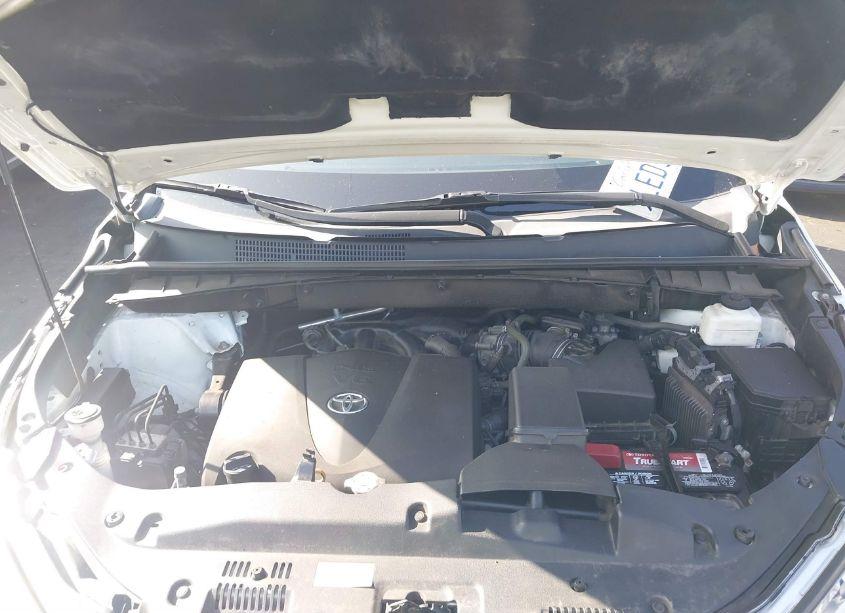Photo 10 of 2019 Toyota Highlander XLE (VIN 5TDJZRFH9KS731473)