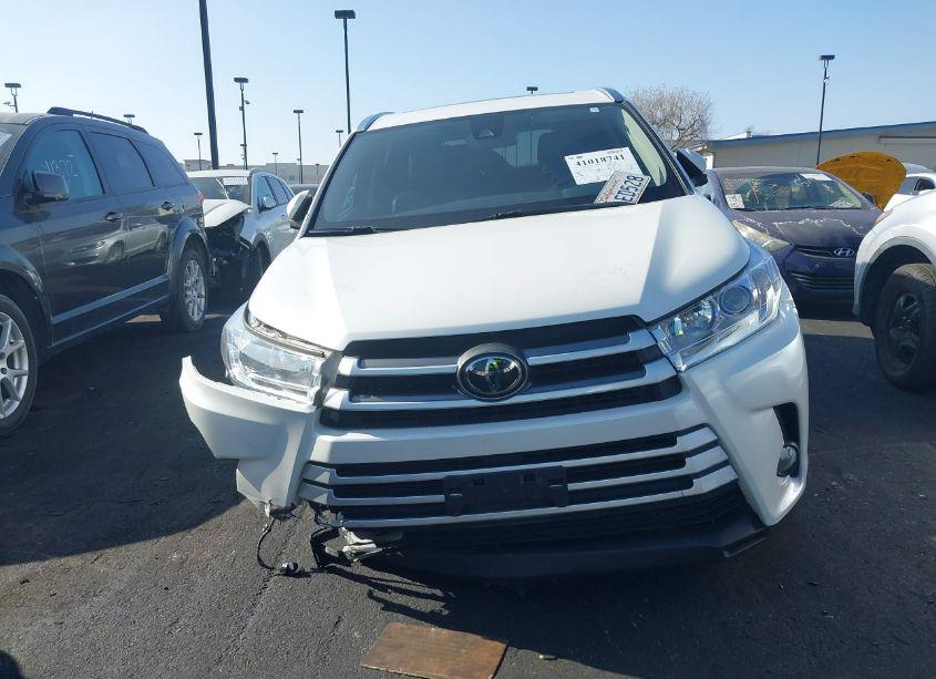 Photo 12 of 2019 Toyota Highlander XLE (VIN 5TDJZRFH9KS731473)