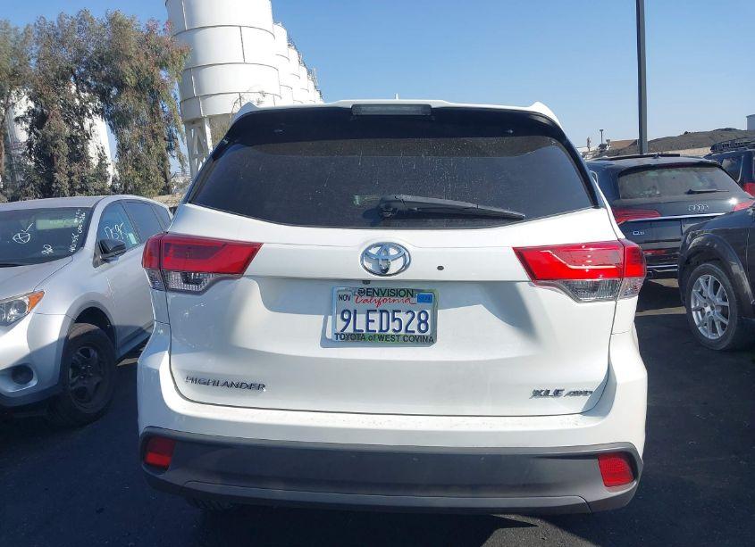 Photo 16 of 2019 Toyota Highlander XLE (VIN 5TDJZRFH9KS731473)
