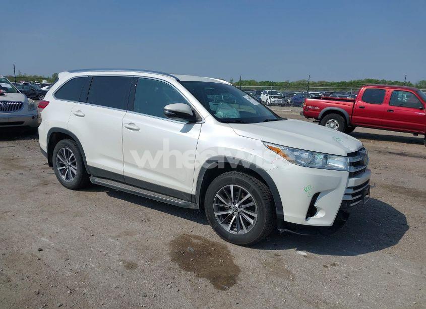 2019 Toyota Highlander XLE (VIN 5TDJZRFH9KS917580) main photo