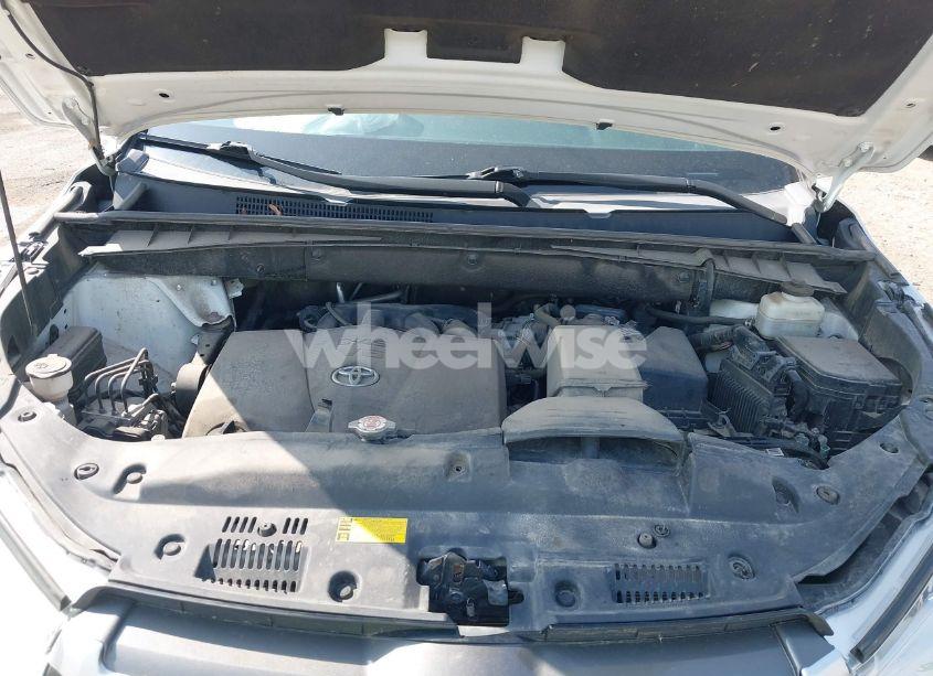 Photo 10 of 2019 Toyota Highlander XLE (VIN 5TDJZRFH9KS917580)